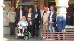 Foto di gruppo all'inaugurazione delle pedane mobili del Rotary a Cividale del Friuli