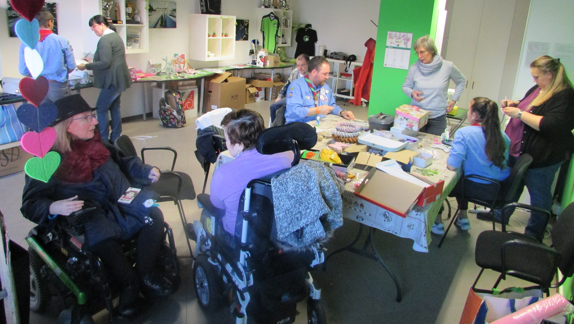 Gli scout al laboratorio creativo di casa UILDM